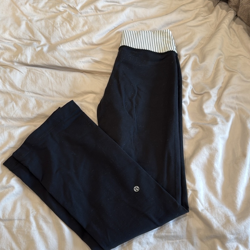 Lululemon flare (size 4) leggings